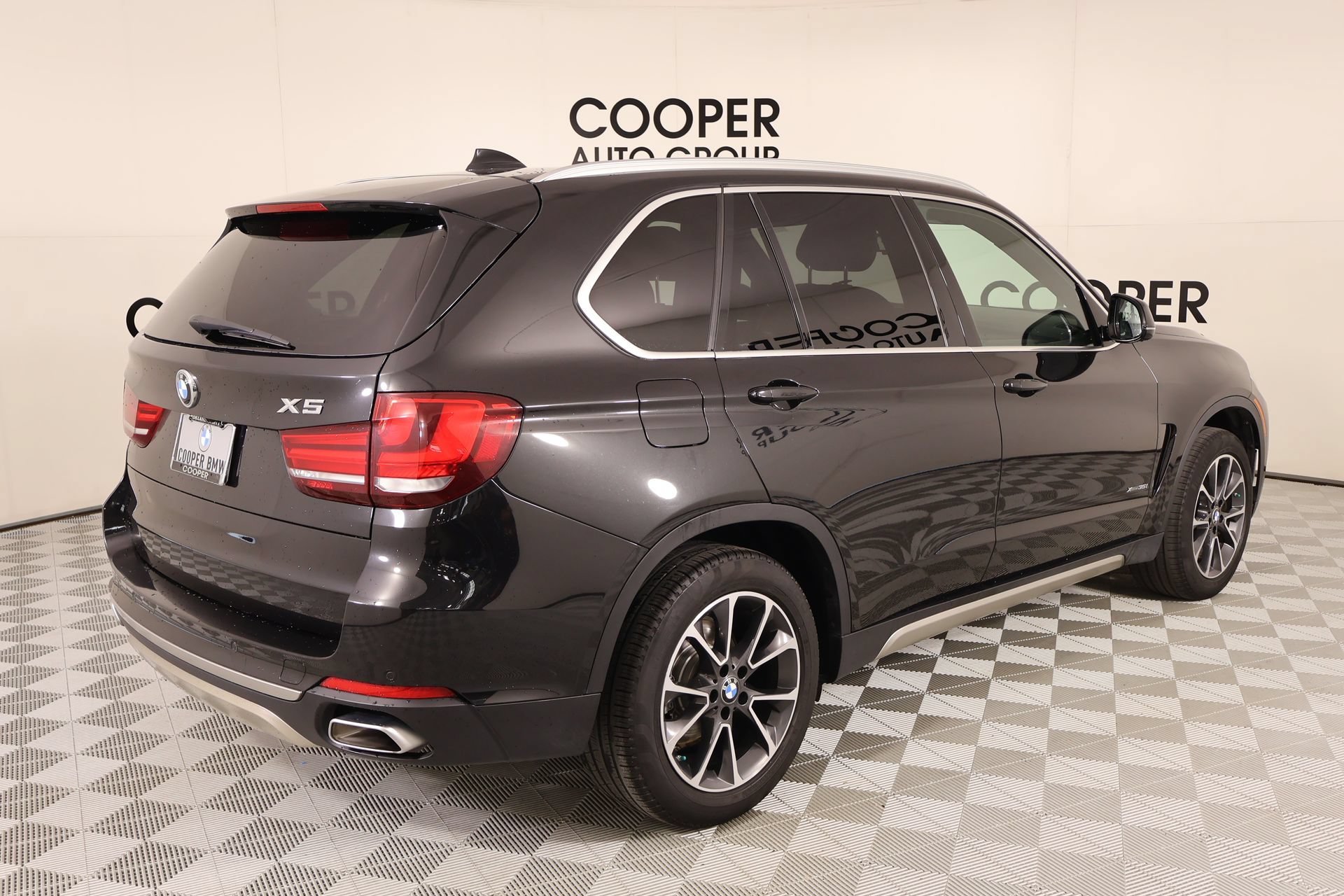 Used 2018 BMW X5 xDrive35i w/ M Sport Package AWD/4WD image 22