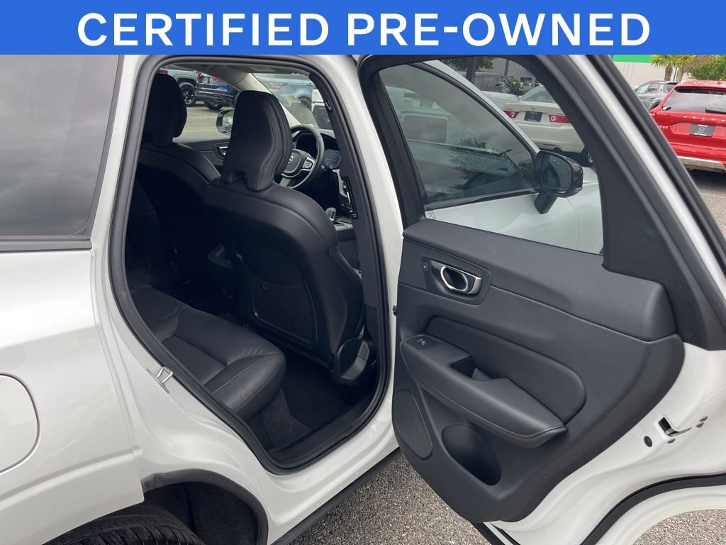 Used 2025 Volvo XC60 B5 Plus AWD/4WD image 14