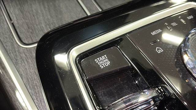 Used 2025 BMW 740i xDrive AWD/4WD image 18