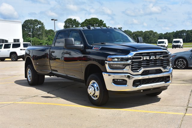 New 2026 RAM 3500 Tradesman w/ Chrome Appearance Group A AWD/4WD image 3
