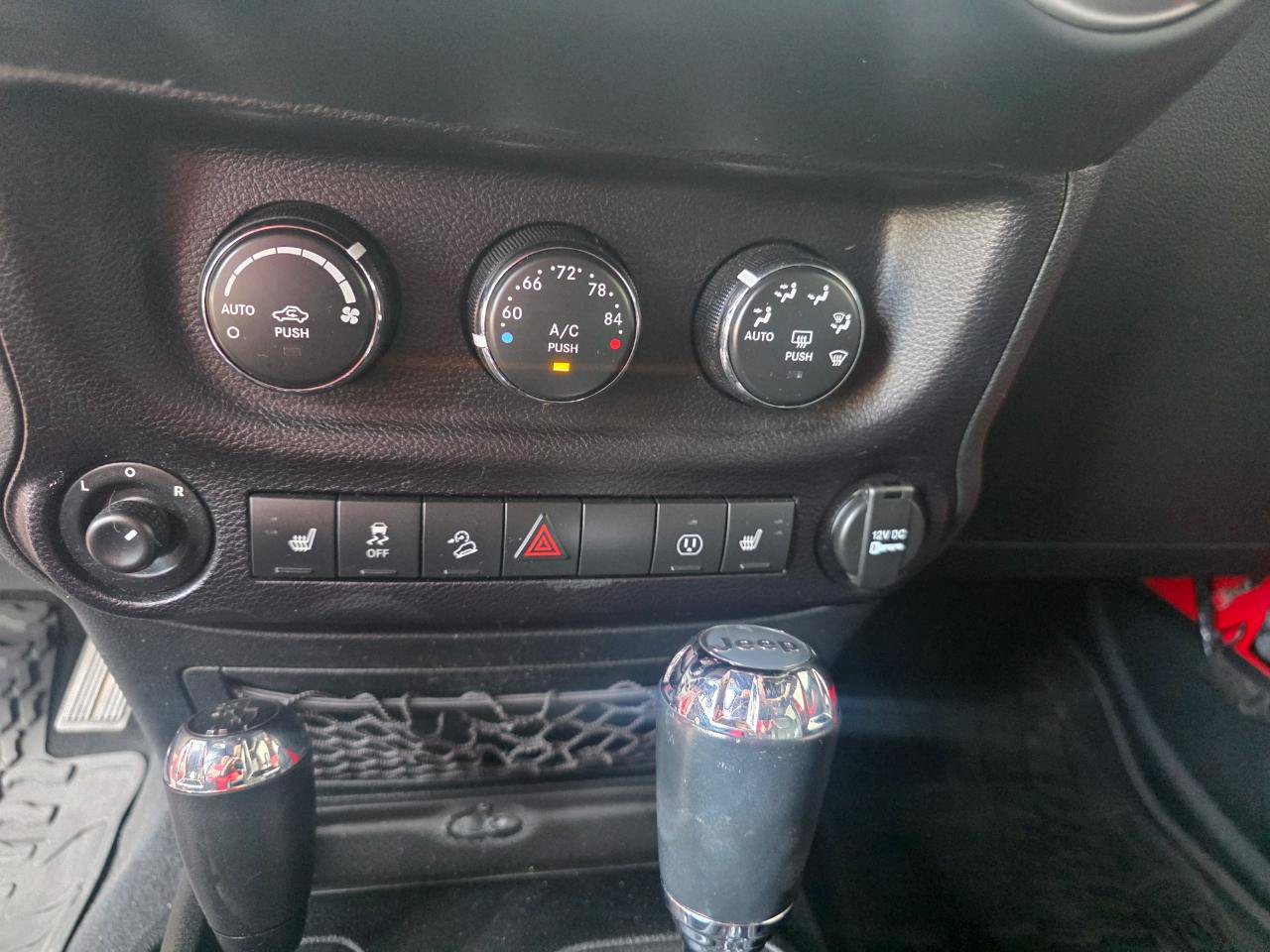 Used 2016 Jeep Wrangler Unlimited Rubicon AWD/4WD image 37