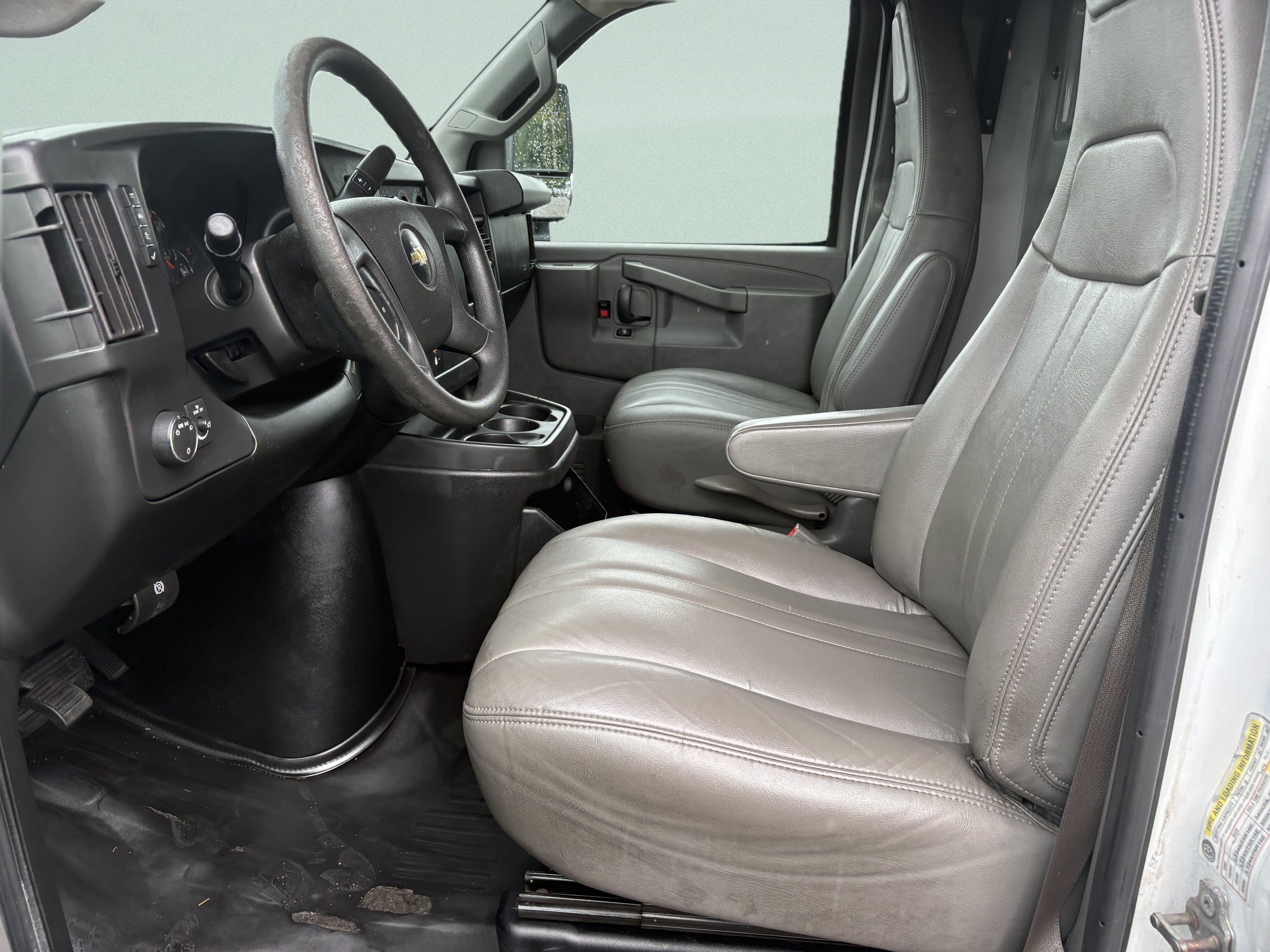 Used 2017 Chevrolet Express 3500 RWD image 14