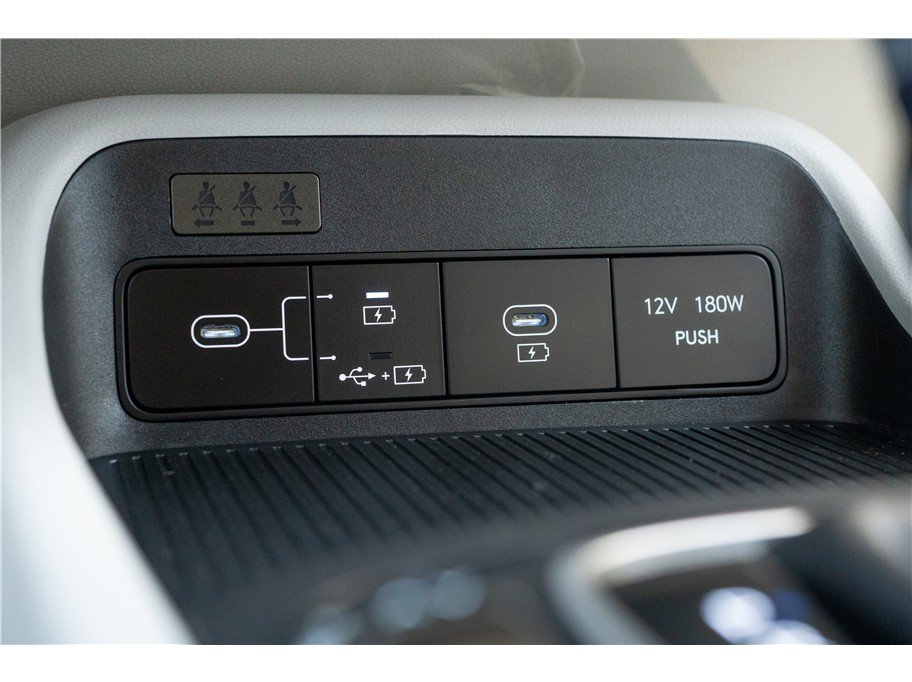 Used 2025 Hyundai Kona SEL FWD image 8