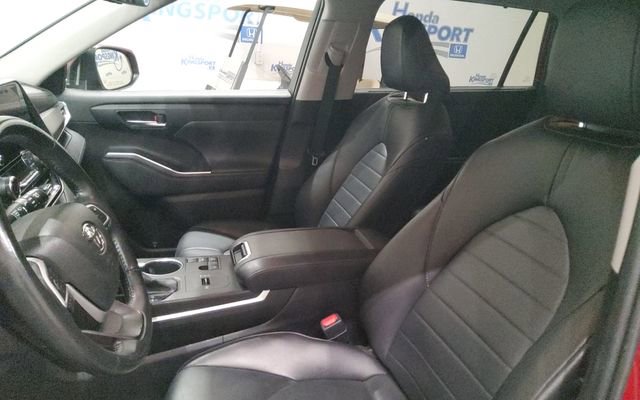 Used 2023 Toyota Highlander XLE FWD image 33