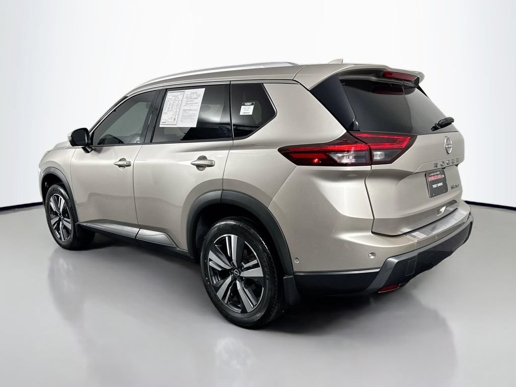 Used 2025 Nissan Rogue SL AWD/4WD image 7