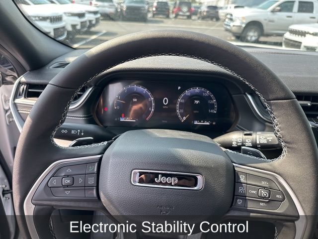 Used 2024 Jeep Grand Cherokee Altitude AWD/4WD image 14