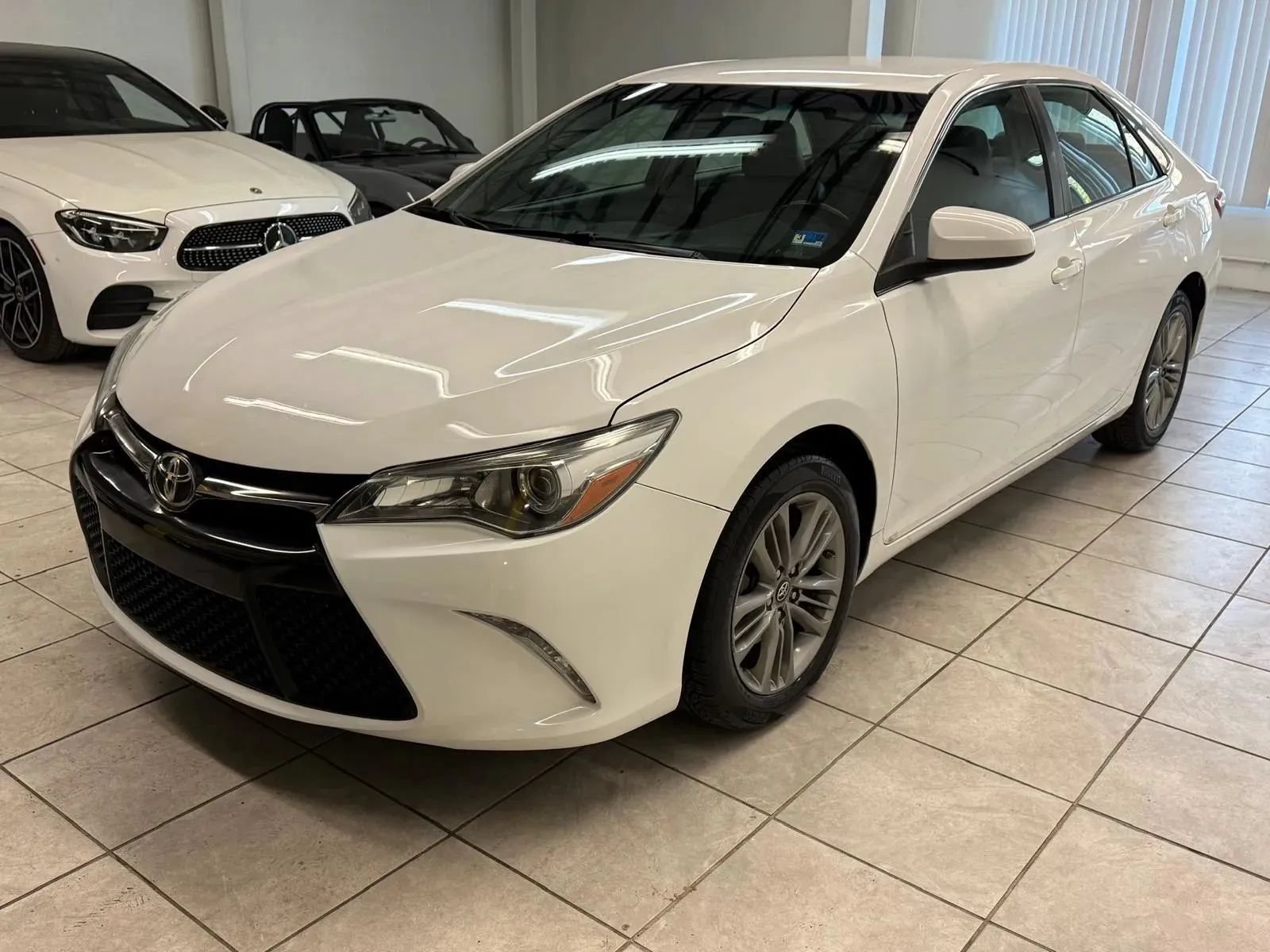 Used 2017 Toyota Camry SE FWD image 3