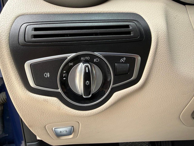 Used 2017 Mercedes-Benz GLC 300 w/ Premium 1 Package image 21