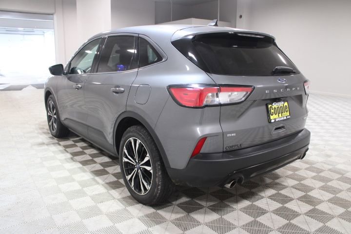 Used 2022 Ford Escape SE w/ SE Sport Appearance Package image 9