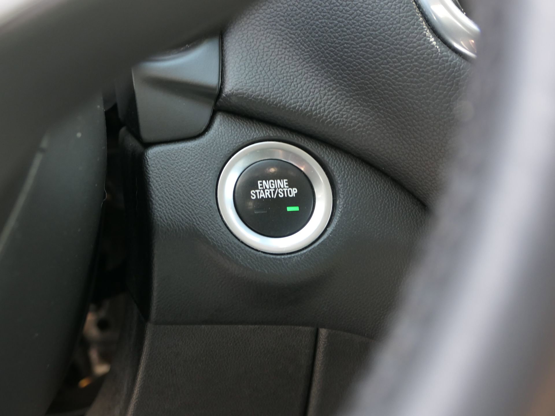 Used 2020 Chevrolet Equinox LT image 18
