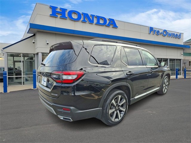 Used 2025 Honda Pilot Touring image 4