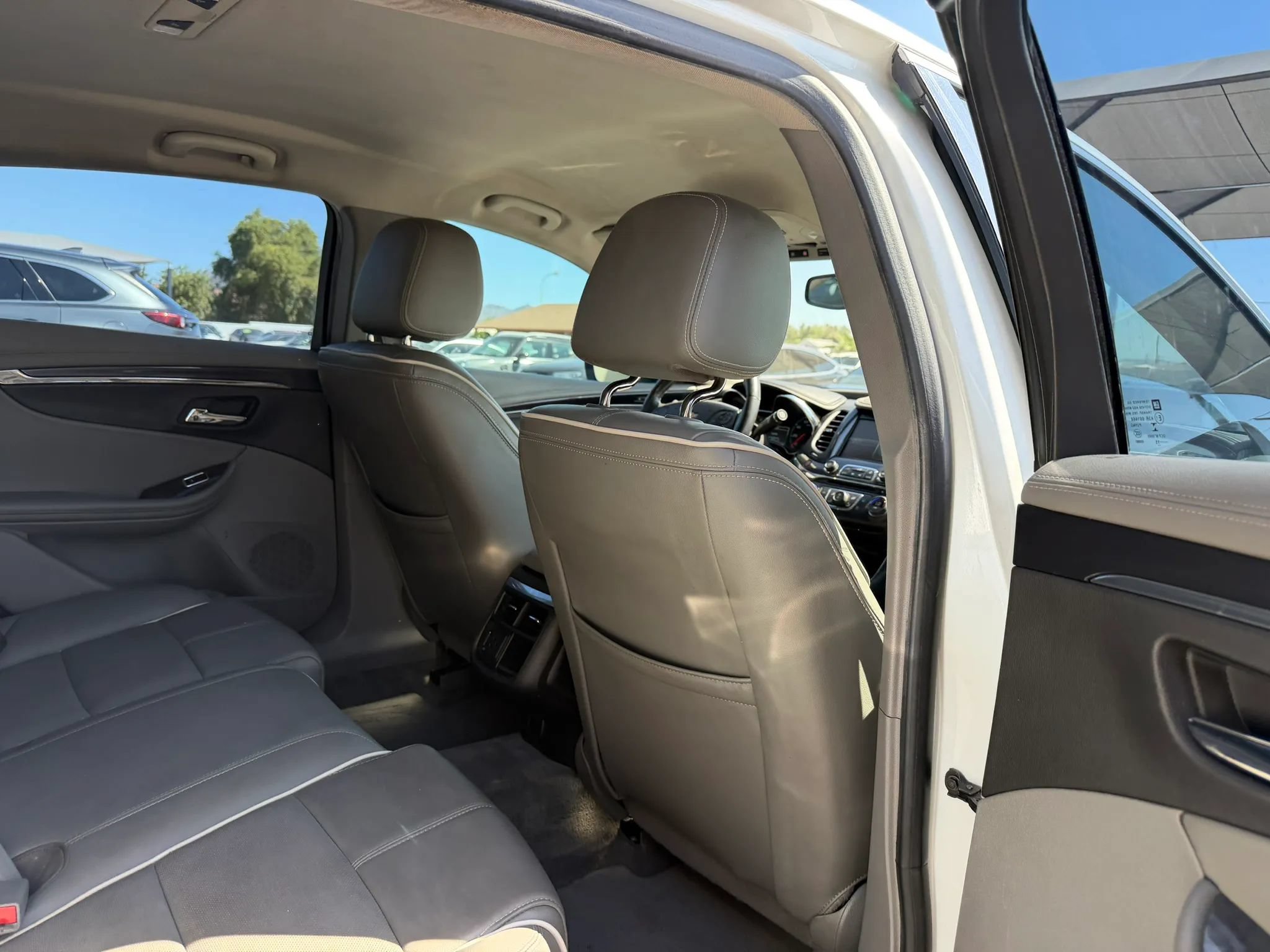 Used 2015 Chevrolet Impala LTZ FWD image 27