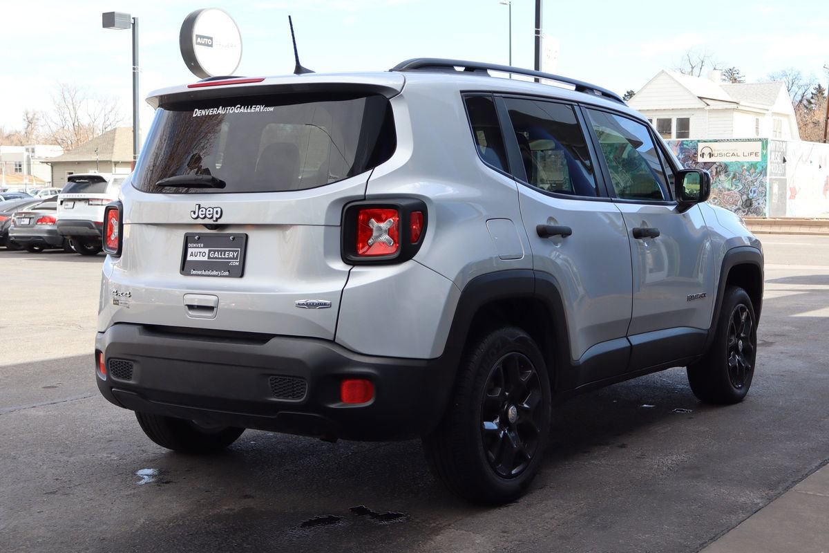 Used 2018 Jeep Renegade Latitude w/ Cold Weather Group AWD/4WD image 5