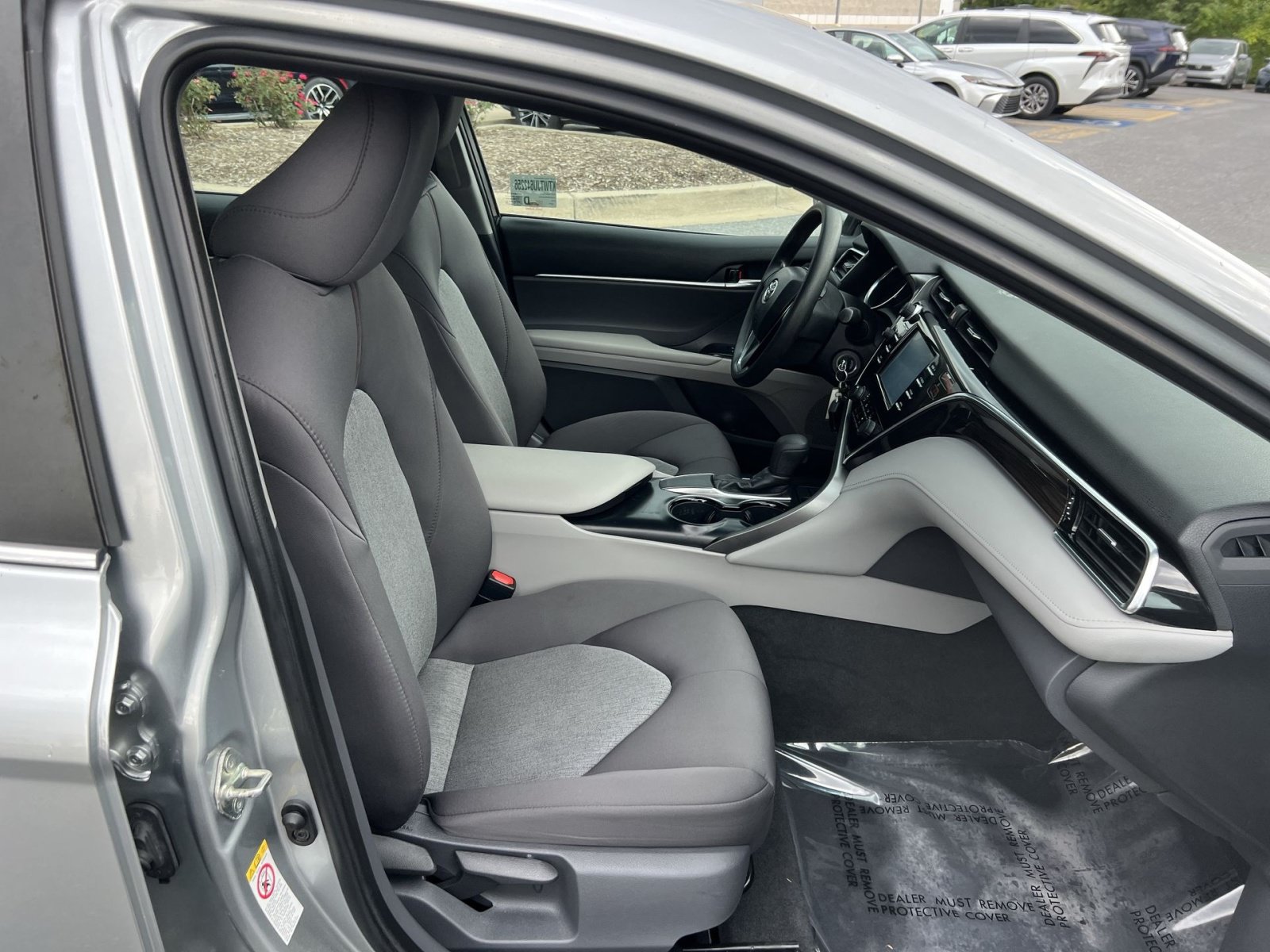 Used 2018 Toyota Camry LE FWD image 25