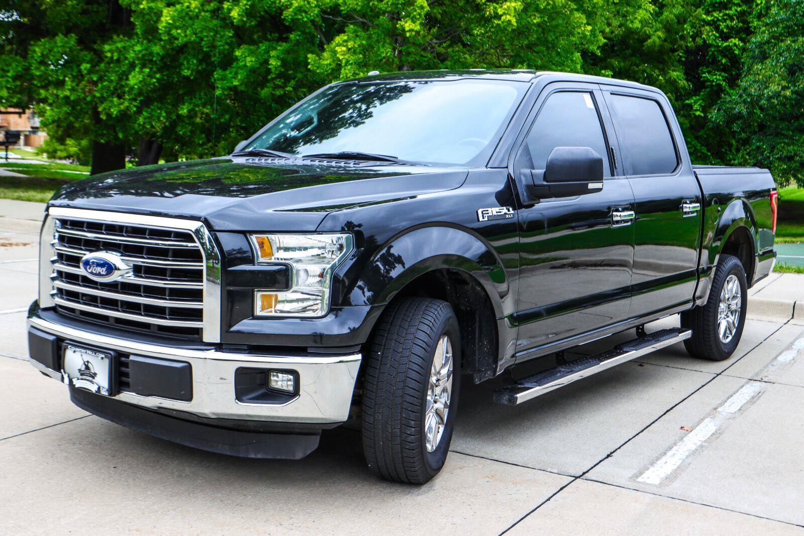 Used 2015 Ford F150 XLT w/ Equipment Group 302A Luxury RWD image 3