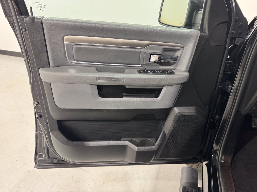 Used 2019 RAM 1500 Warlock AWD/4WD image 17
