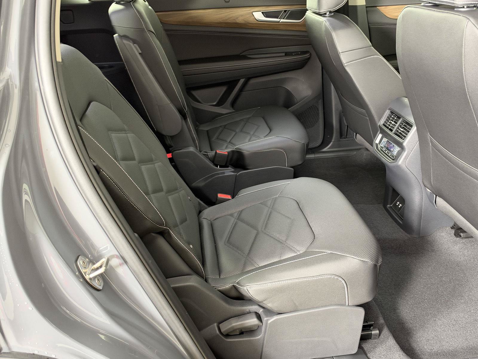 New 2026 Volkswagen Atlas SE FWD image 16