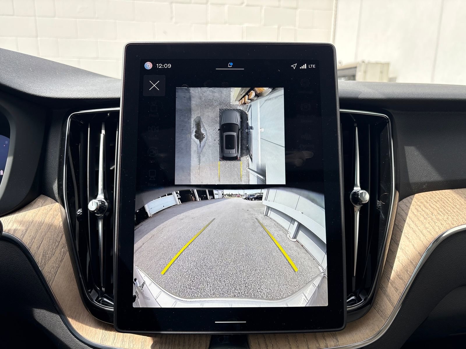 New 2026 Volvo XC60 B5 Plus w/ Protection Package Premier image 21