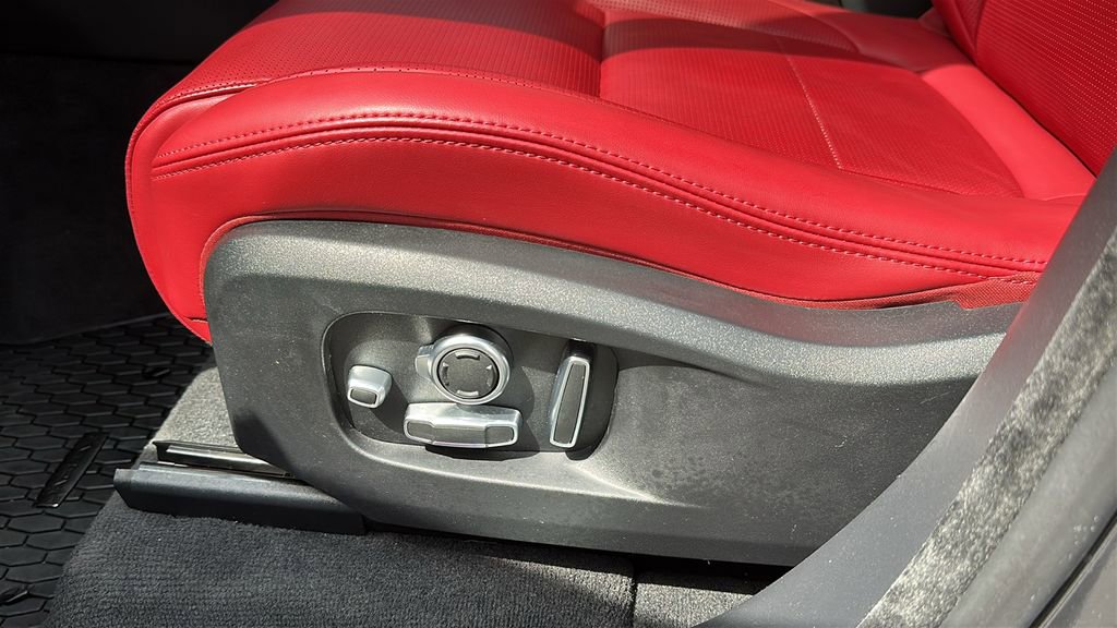 Certified 2025 Jaguar F-PACE R-Dynamic S image 10