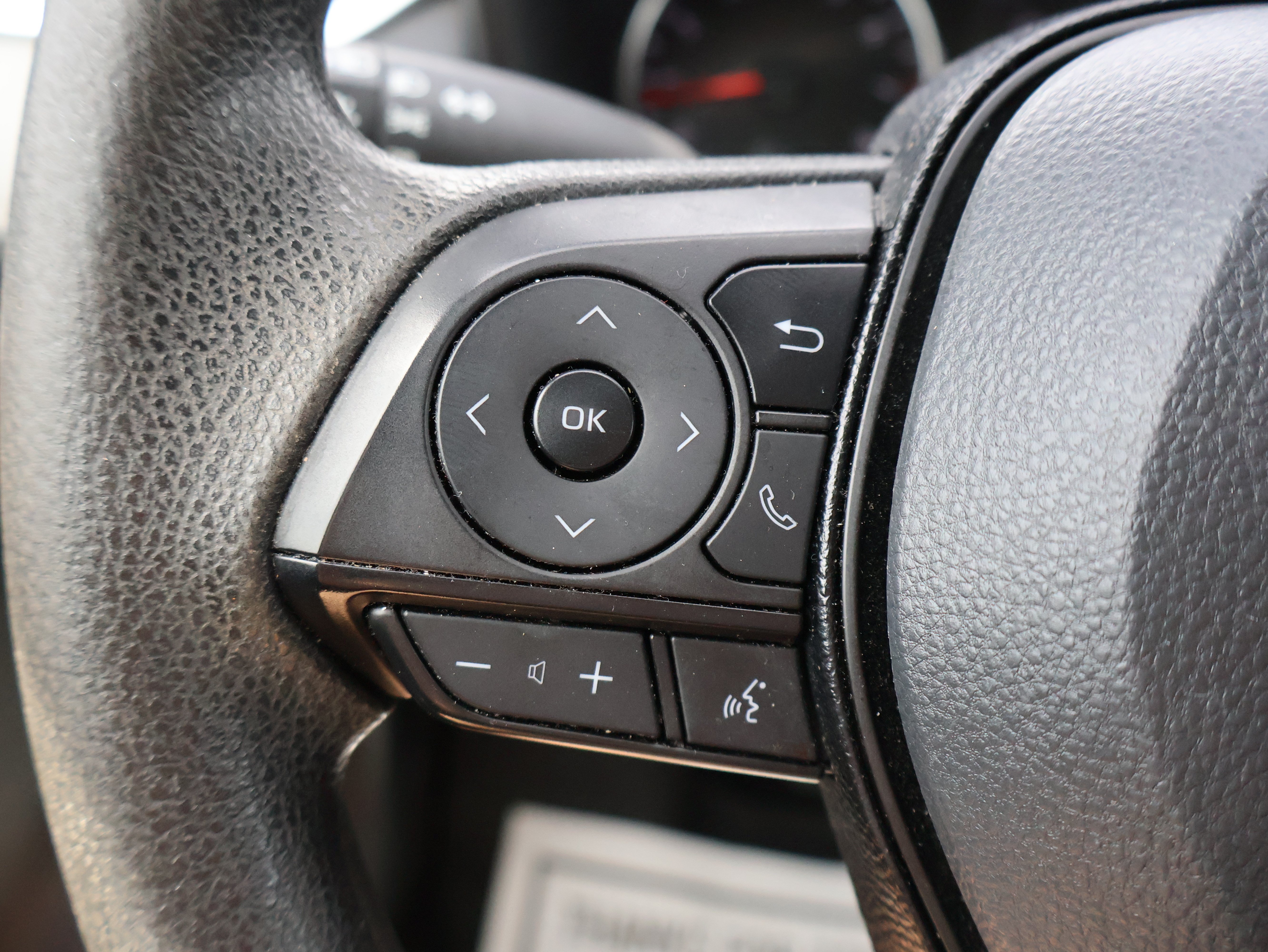 Used 2020 Toyota RAV4 LE AWD/4WD image 26