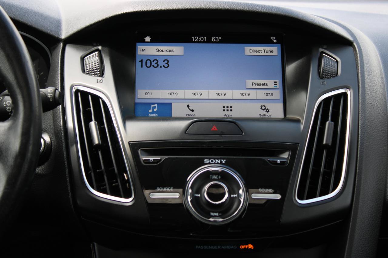 Used 2018 Ford Focus Titanium FWD image 11