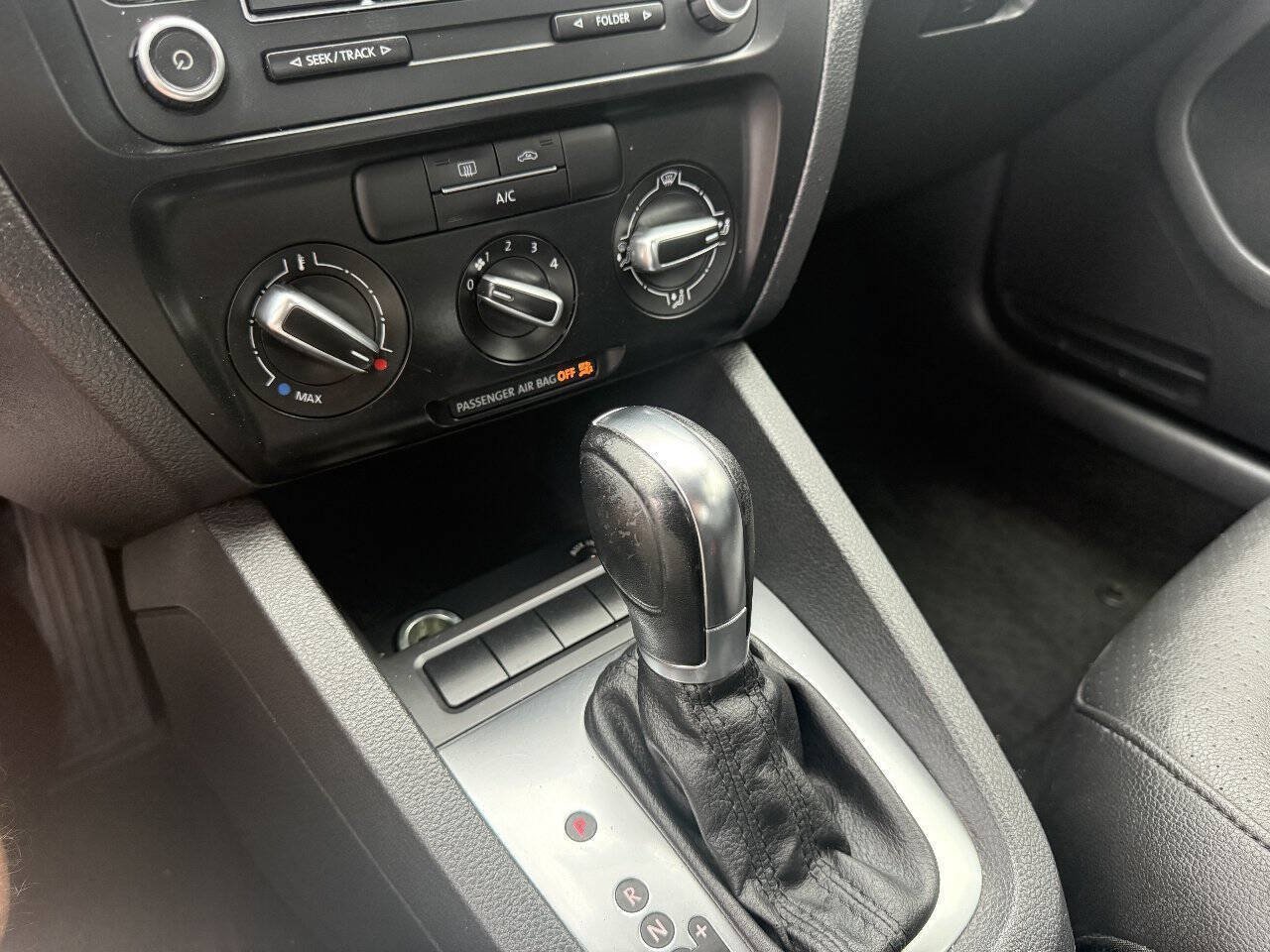 Used 2013 Volkswagen Jetta SE FWD image 21