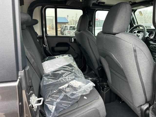 New 2025 Jeep Gladiator Sport AWD/4WD image 28