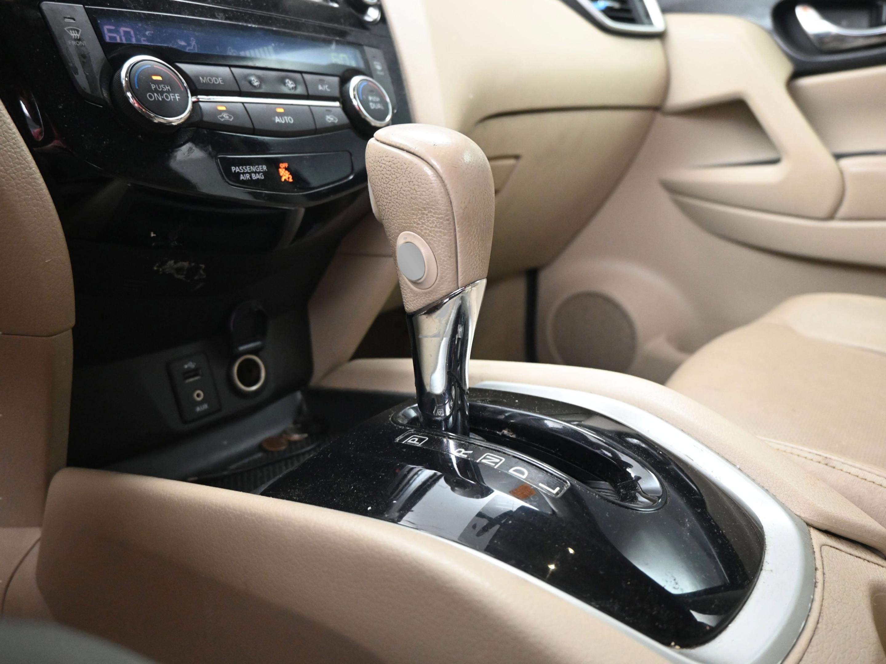 Used 2015 Nissan Rogue SL w/ SL Premium Package image 31