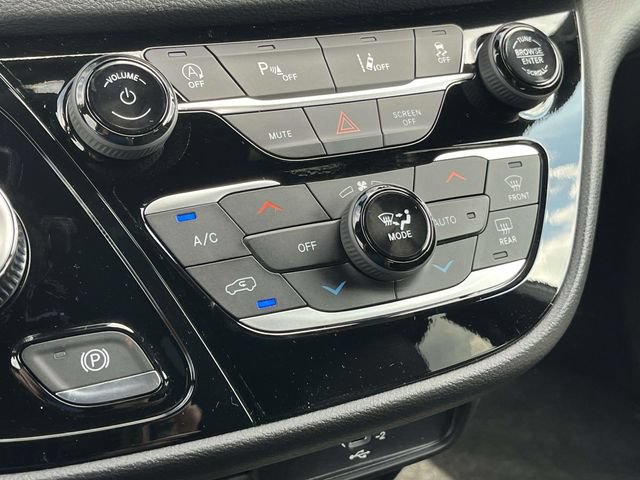 New 2027 Chrysler Pacifica Select FWD image 24