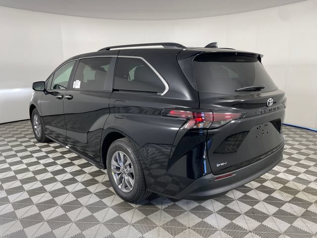 New 2026 Toyota Sienna XLE FWD image 11