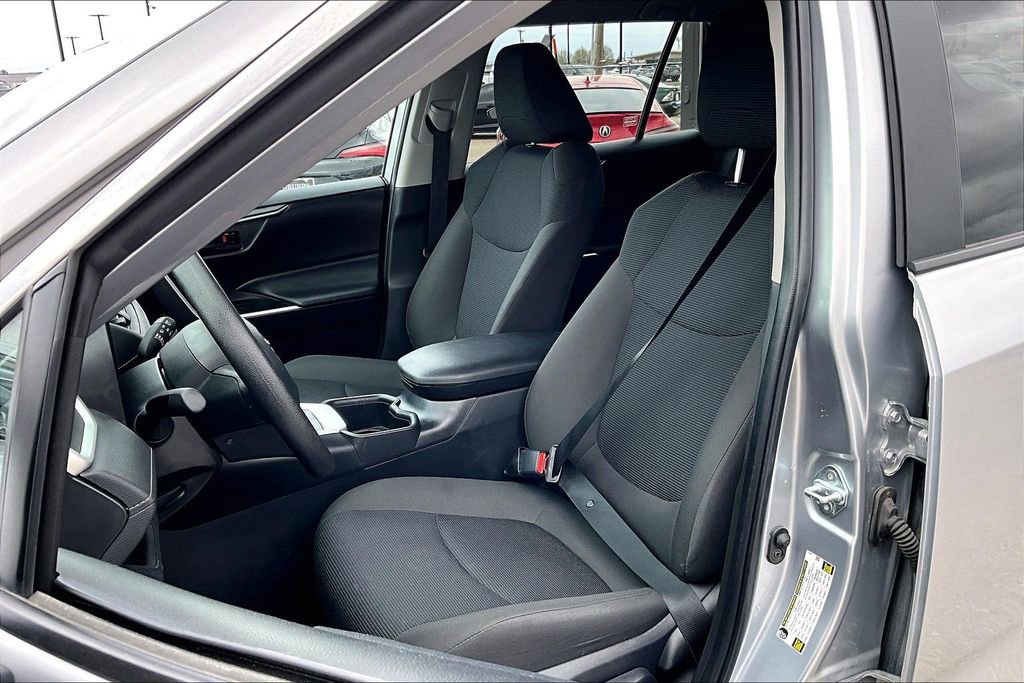 Used 2025 Toyota RAV4 LE AWD/4WD image 35