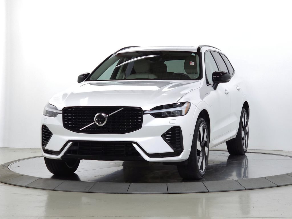 Used 2025 Volvo XC60 T8 Plus w/ Climate Package AWD/4WD image 3