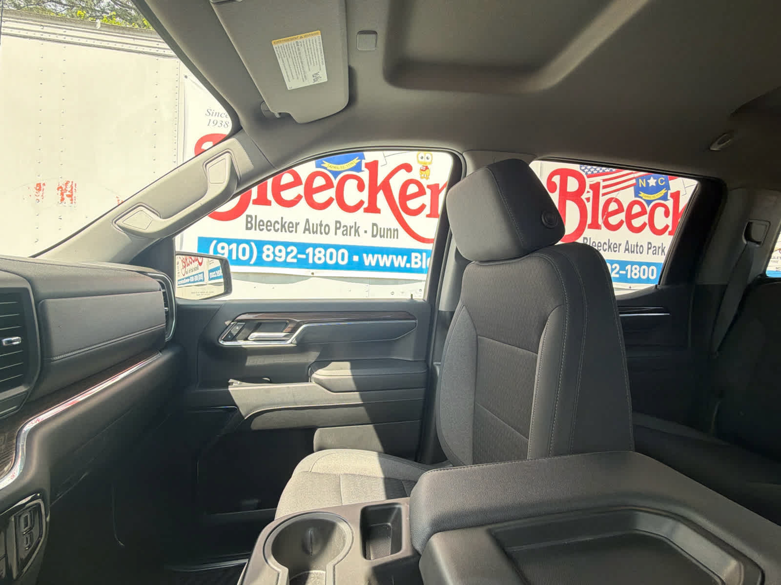 Used 2024 Chevrolet Silverado 1500 LT AWD/4WD image 29
