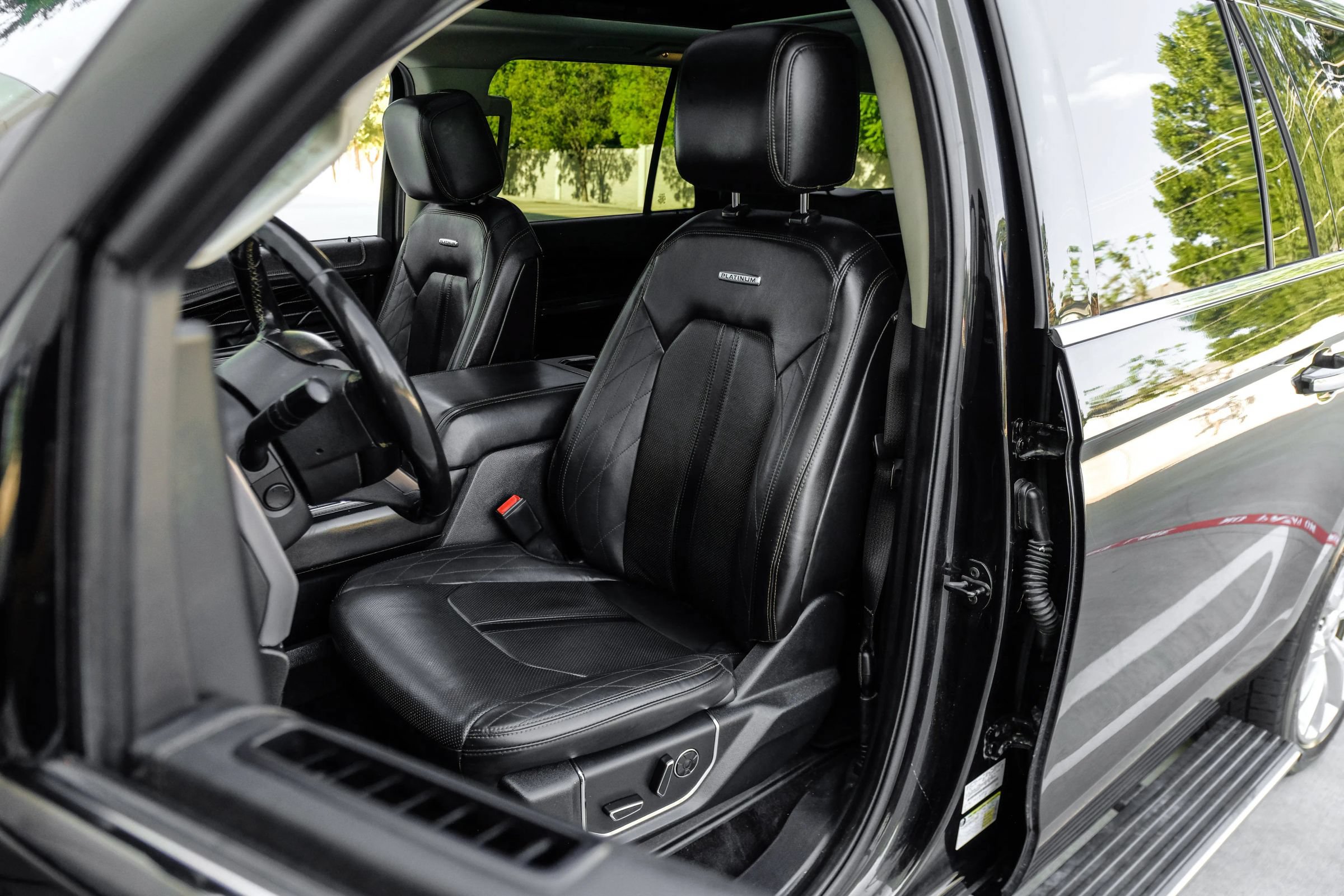 Used 2019 Ford Expedition Max Platinum RWD image 37