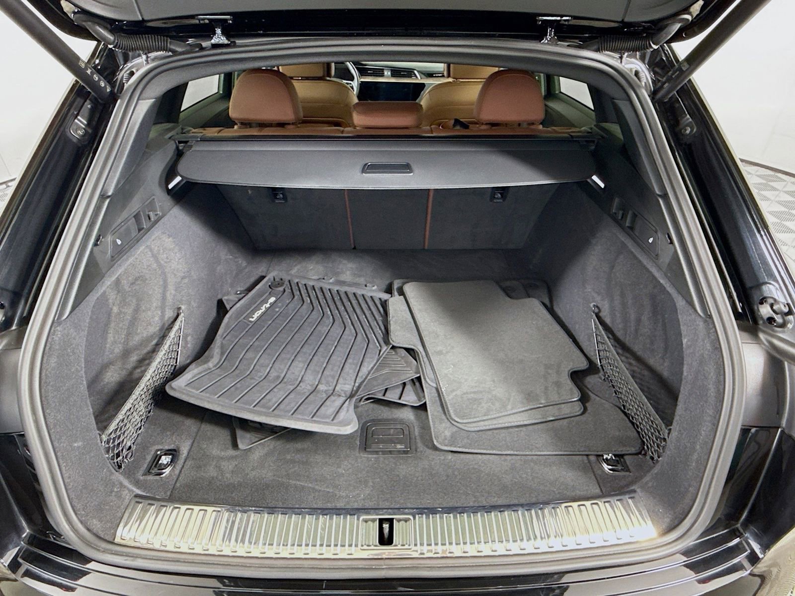 Certified 2023 Audi e-tron Premium w/ Convenience Plus Package image 25