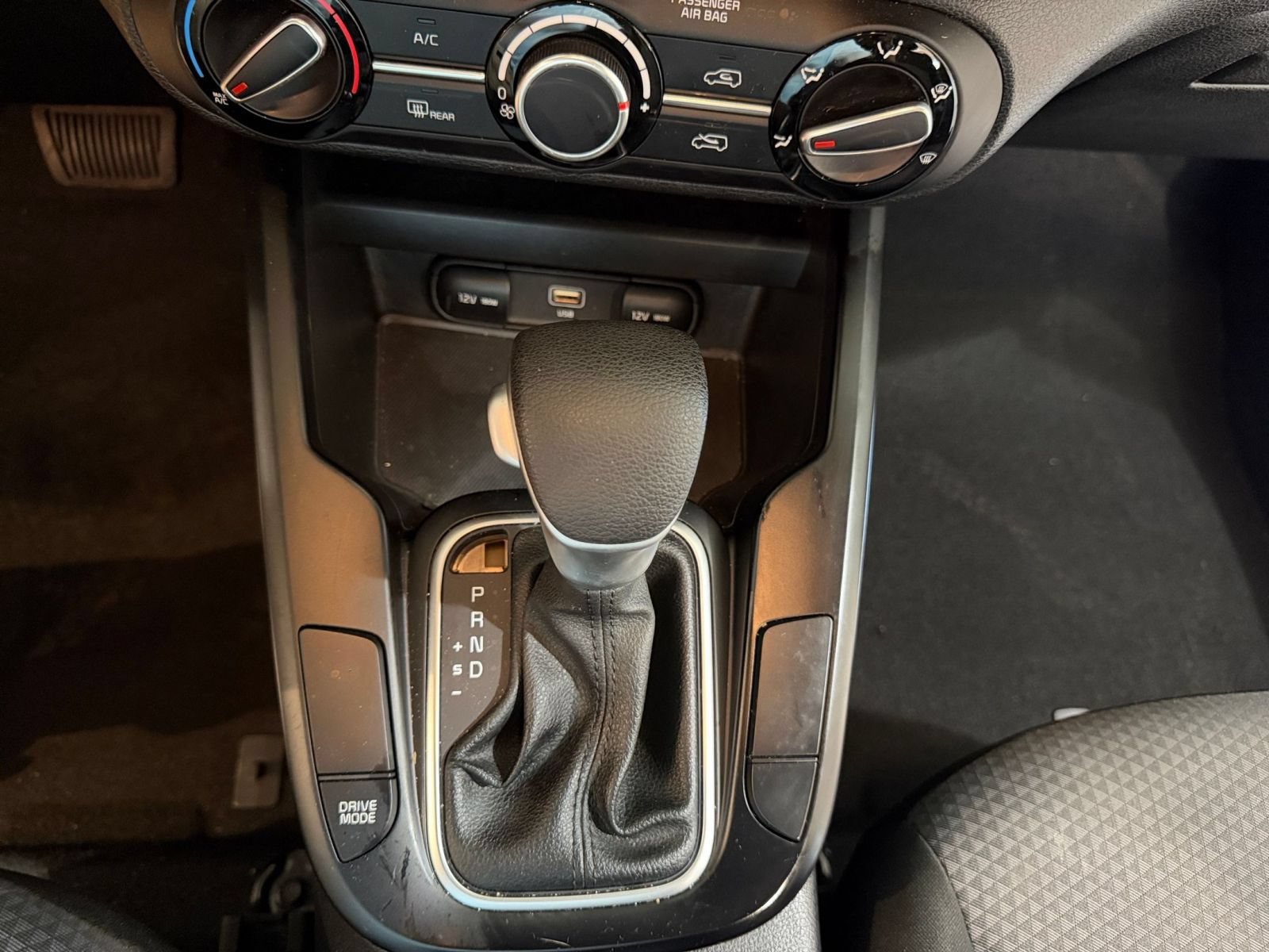 Used 2025 Kia Soul LX w/ LX Technology Package FWD image 39
