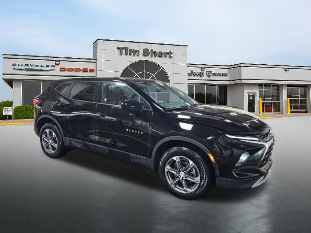 Used 2025 Chevrolet Blazer LT AWD/4WD image 3