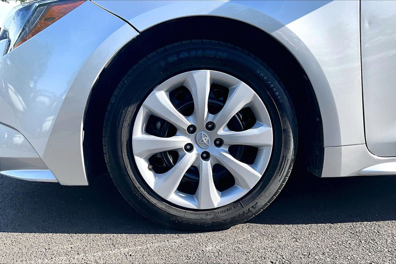 Used 2023 Toyota Corolla LE FWD image 9