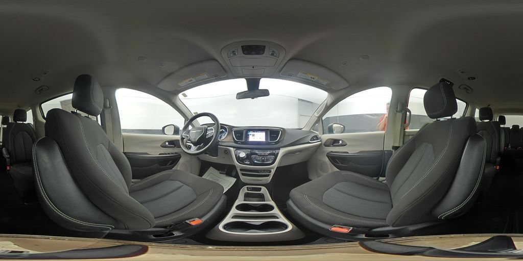 Used 2022 Chrysler Voyager LX FWD image 13