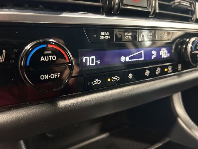 Used 2023 Nissan Pathfinder SL w/ Black Appearance Package image 23