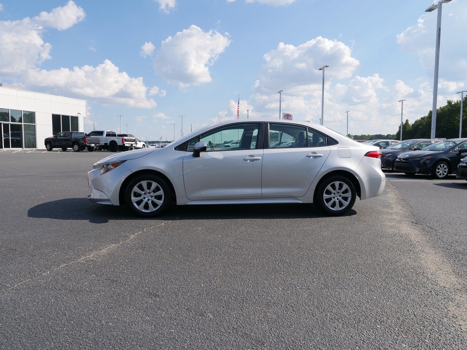 Used 2025 Toyota Corolla LE image 7