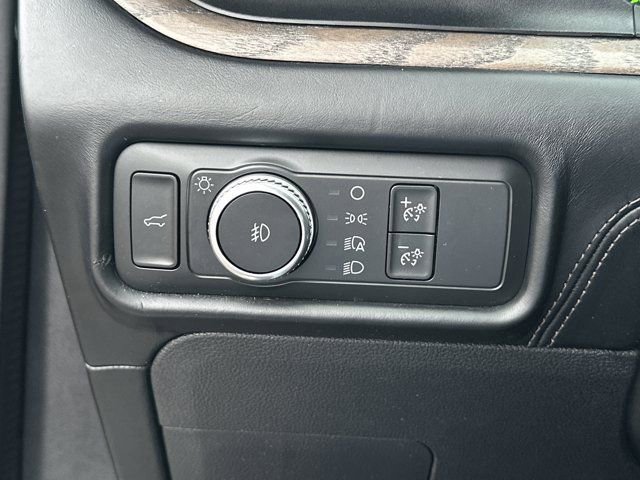 Used 2020 Ford Explorer Platinum w/ Premium Technology Package image 31