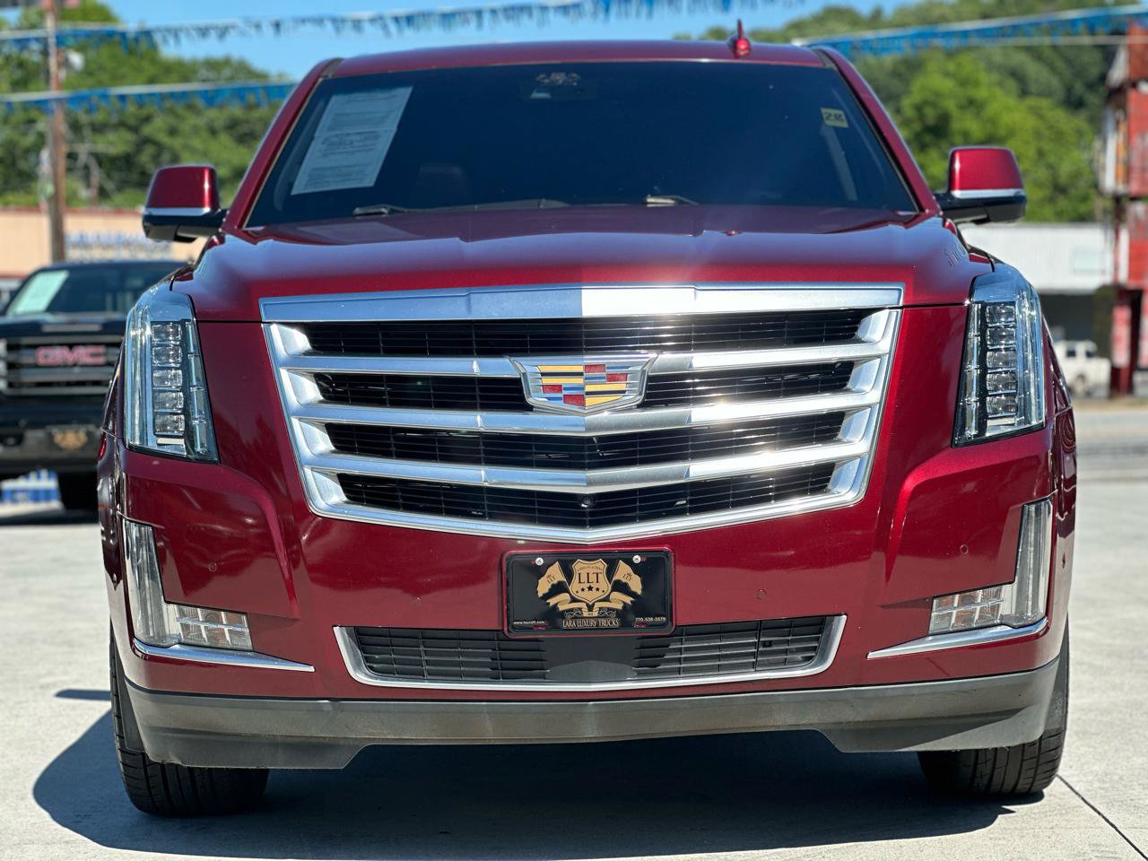 Used 2017 Cadillac Escalade Premium Luxury RWD image 2