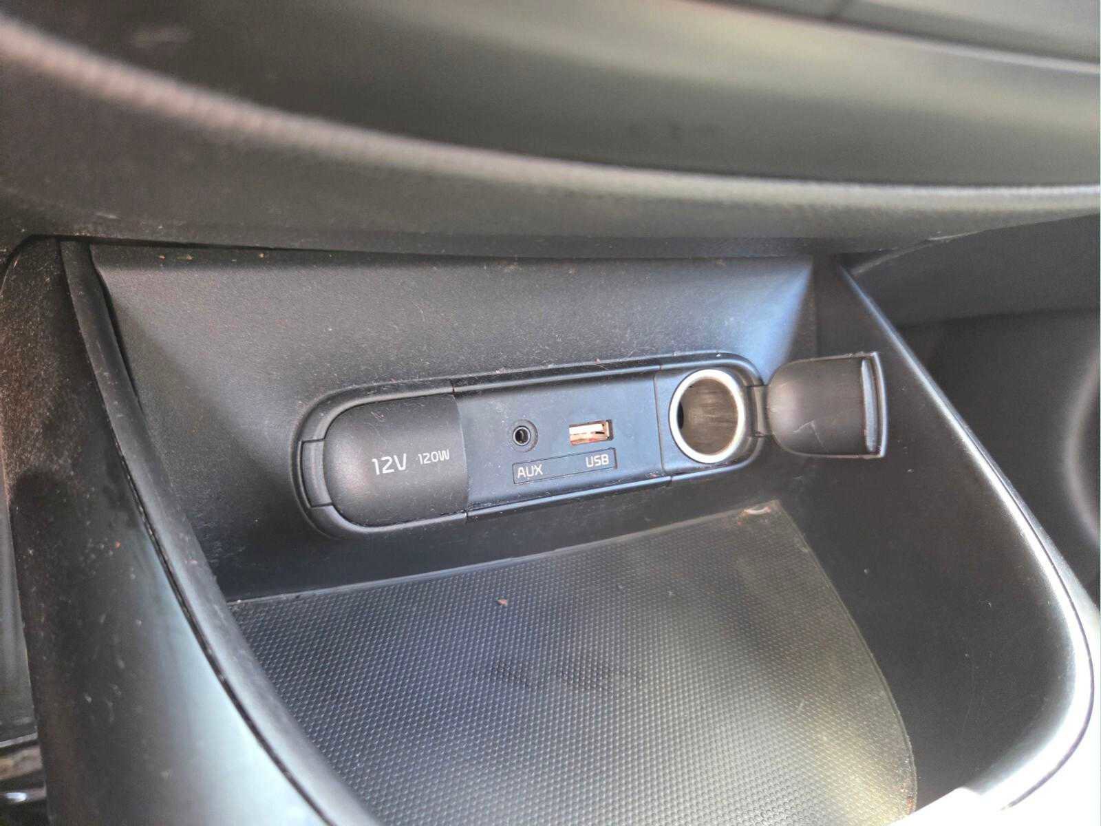 Used 2016 Kia Soul + FWD image 24