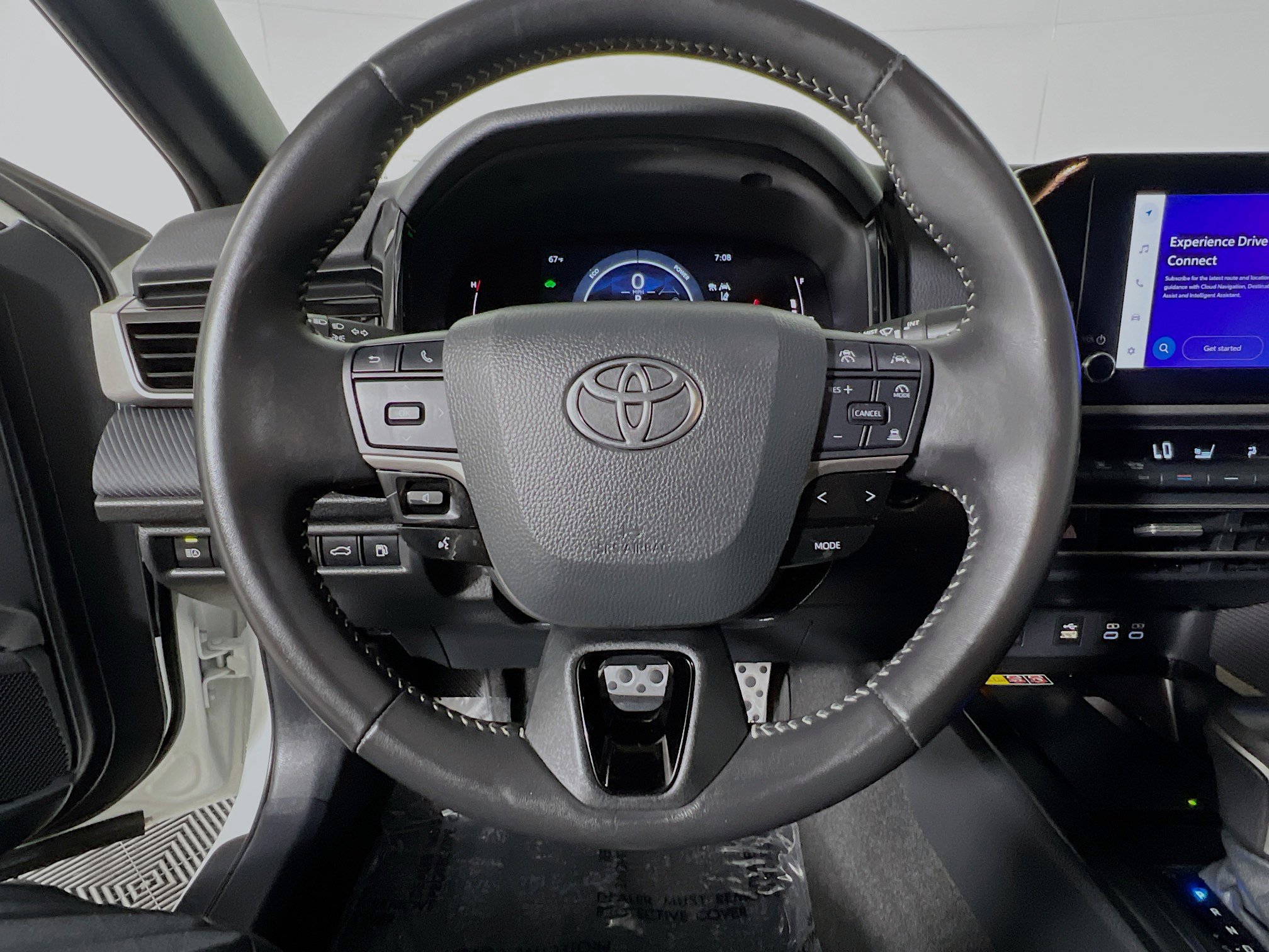 Used 2025 Toyota Camry SE w/ Convenience Package image 18