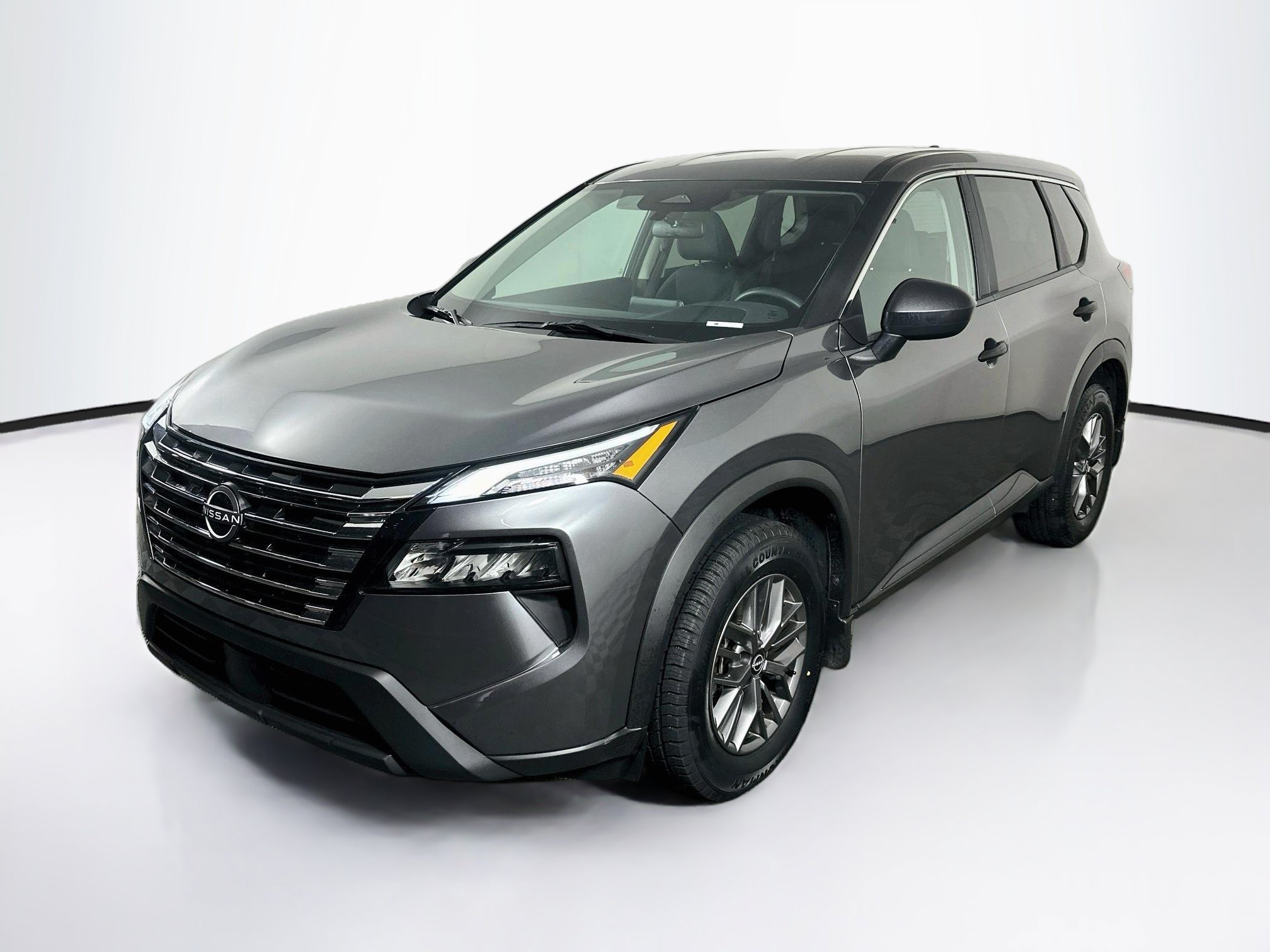 Used 2024 Nissan Rogue S FWD image 3