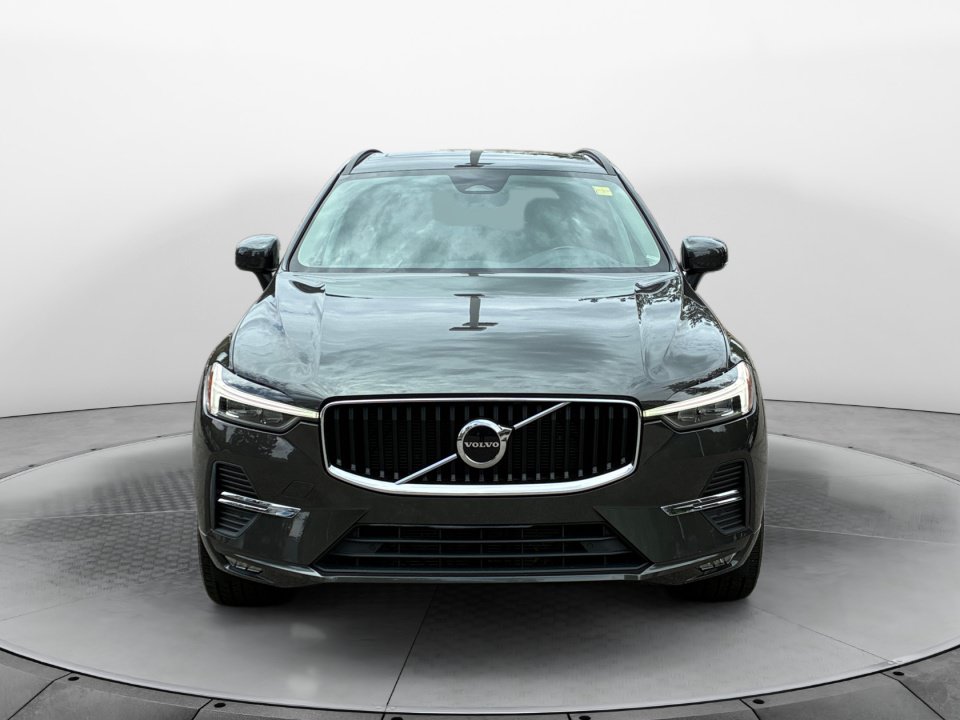 Used 2022 Volvo XC60 B5 Momentum w/ Protection Package Premier FWD image 2