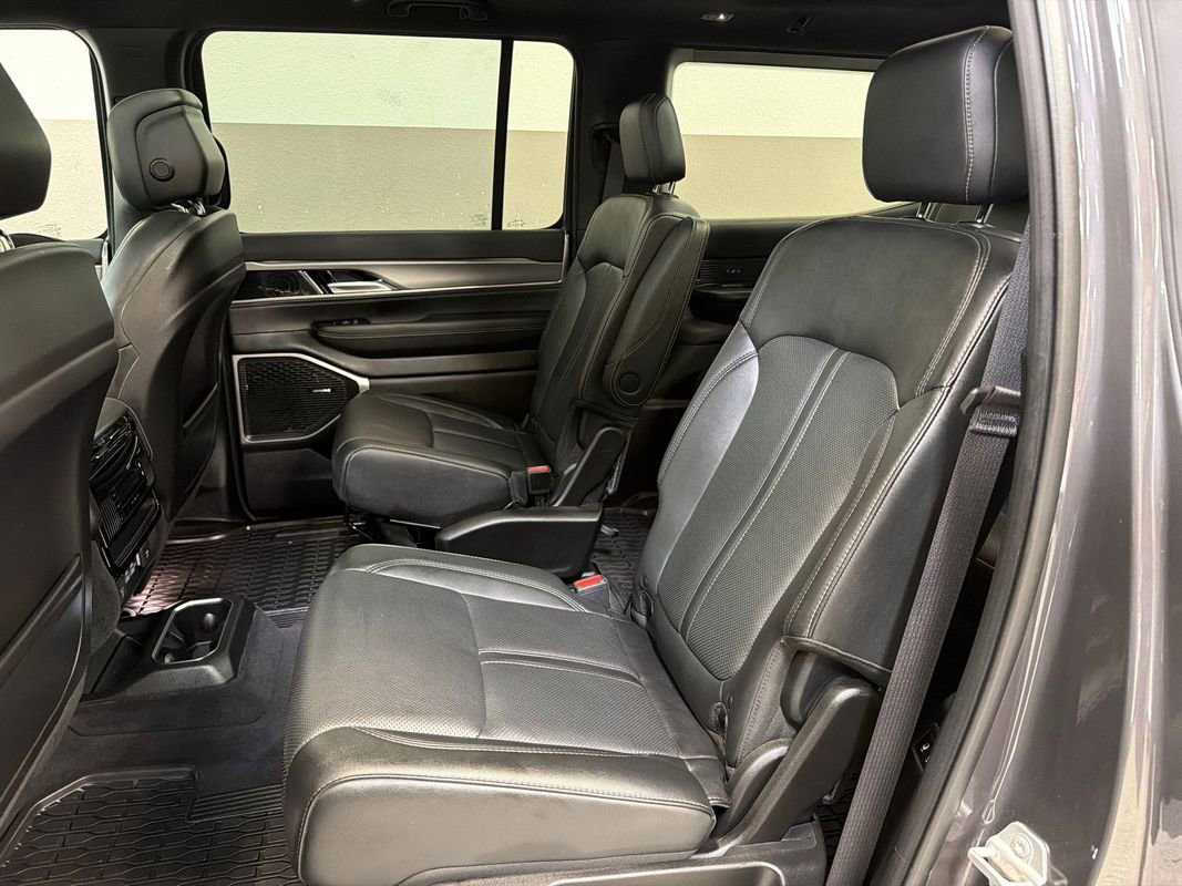 Used 2023 Jeep Wagoneer Series II RWD image 28