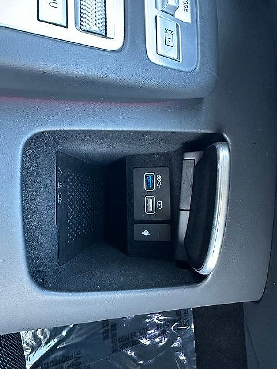 Used 2023 Genesis GV70 2.5T w/ Advanced Package image 22