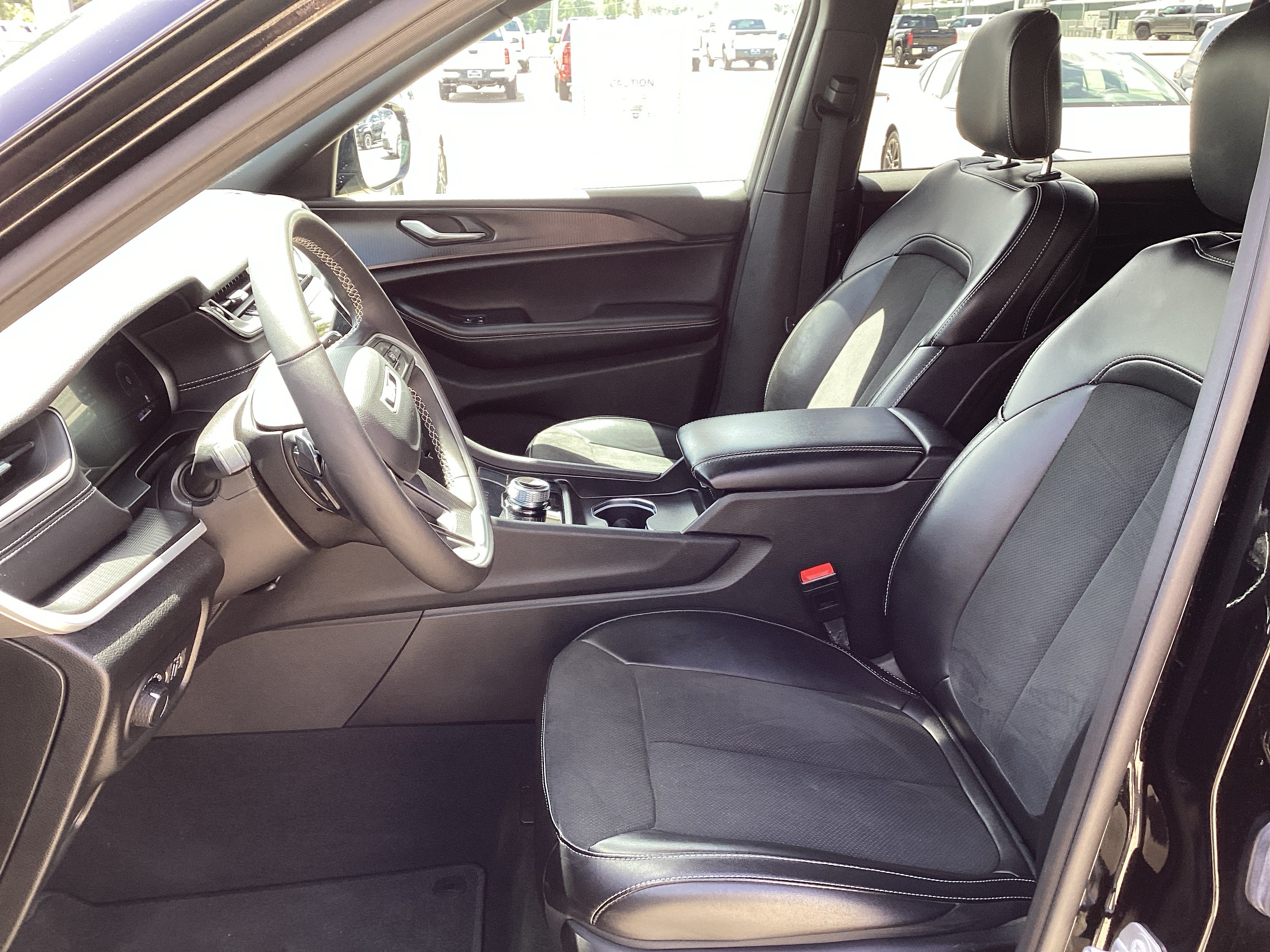 Used 2025 Jeep Grand Cherokee L Laredo RWD image 16